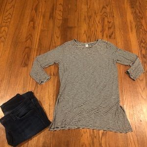 ❤️NWOT black & white striped top❤️